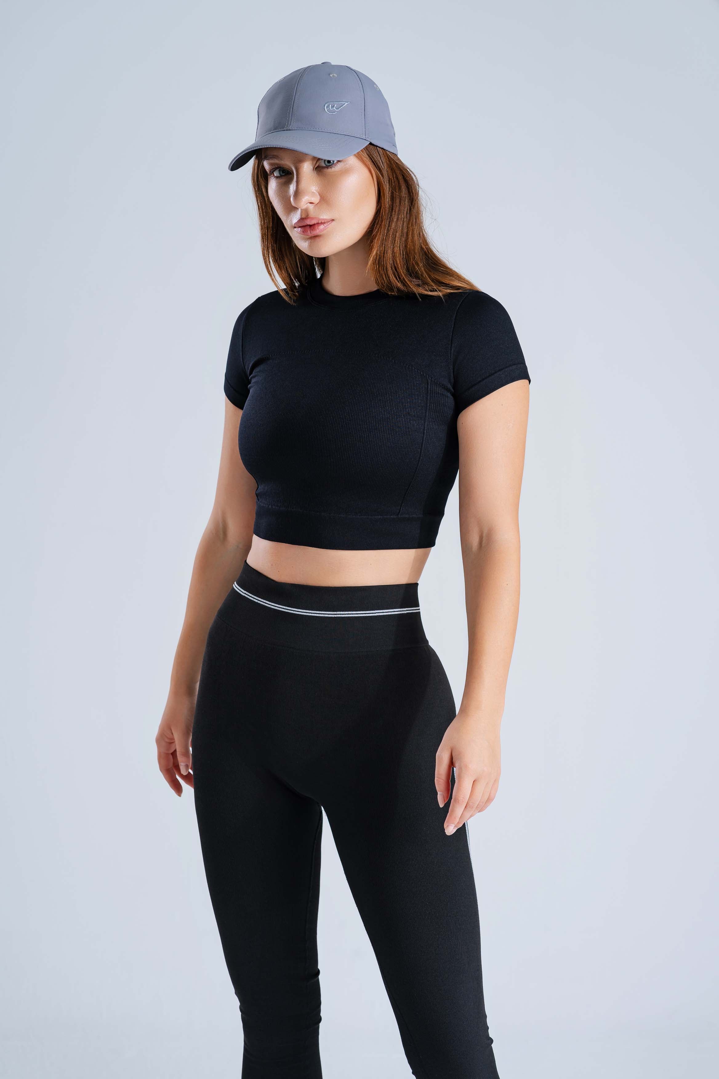 بلوزة قصيرة بدون درزات من AuraFit