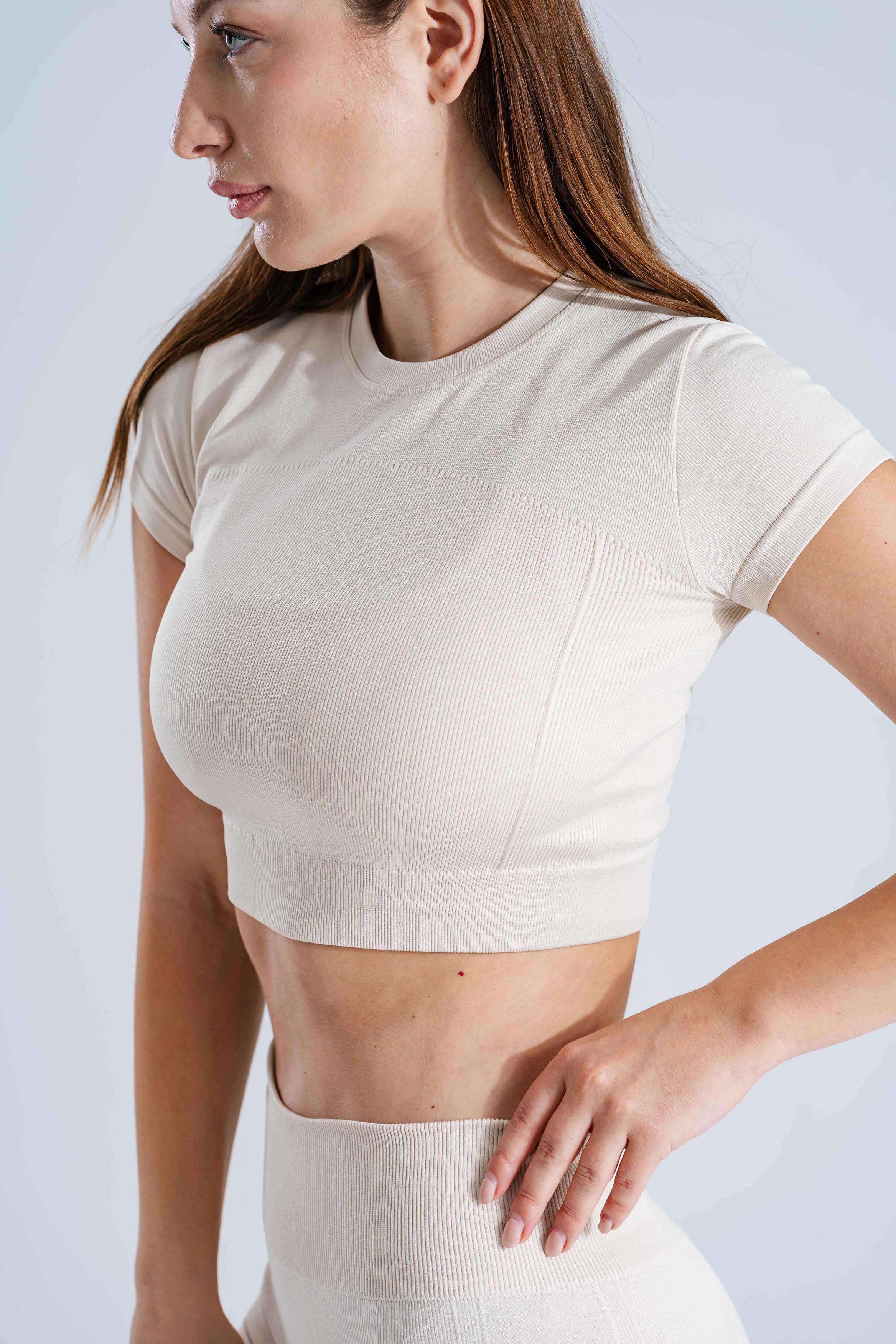 بلوزة قصيرة بدون درزات من AuraFit