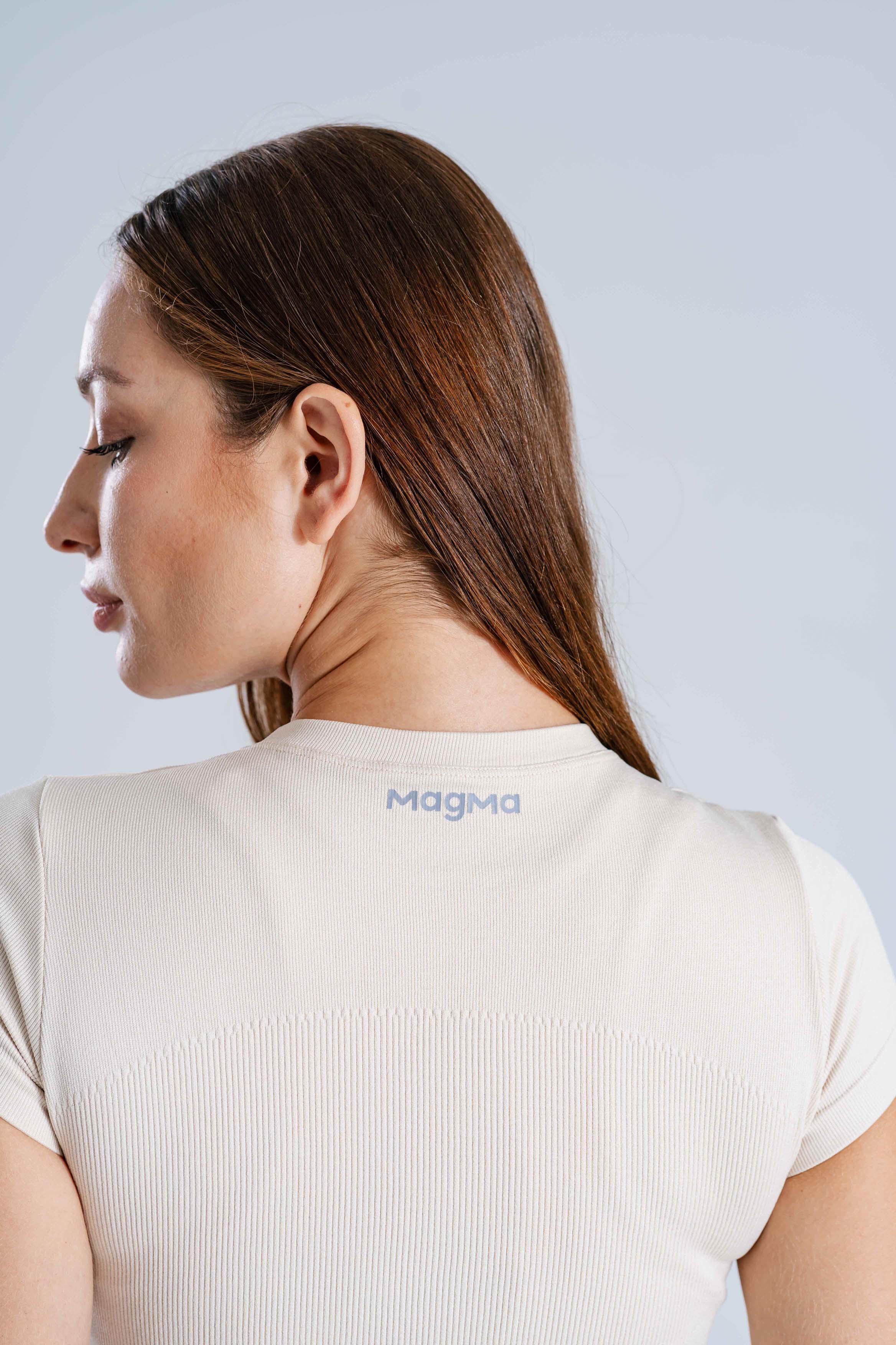 بلوزة قصيرة بدون درزات من AuraFit