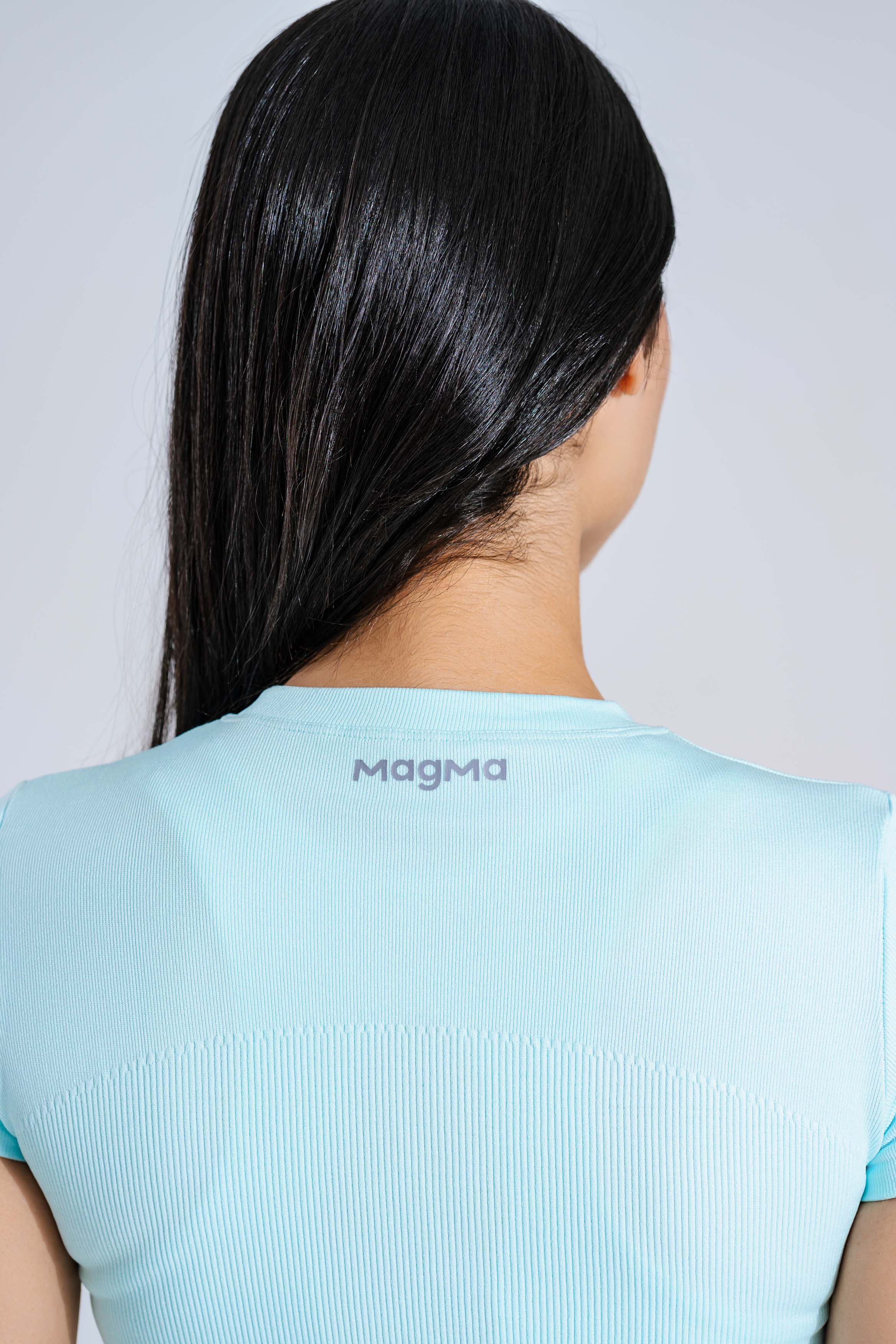 بلوزة قصيرة بدون درزات من AuraFit