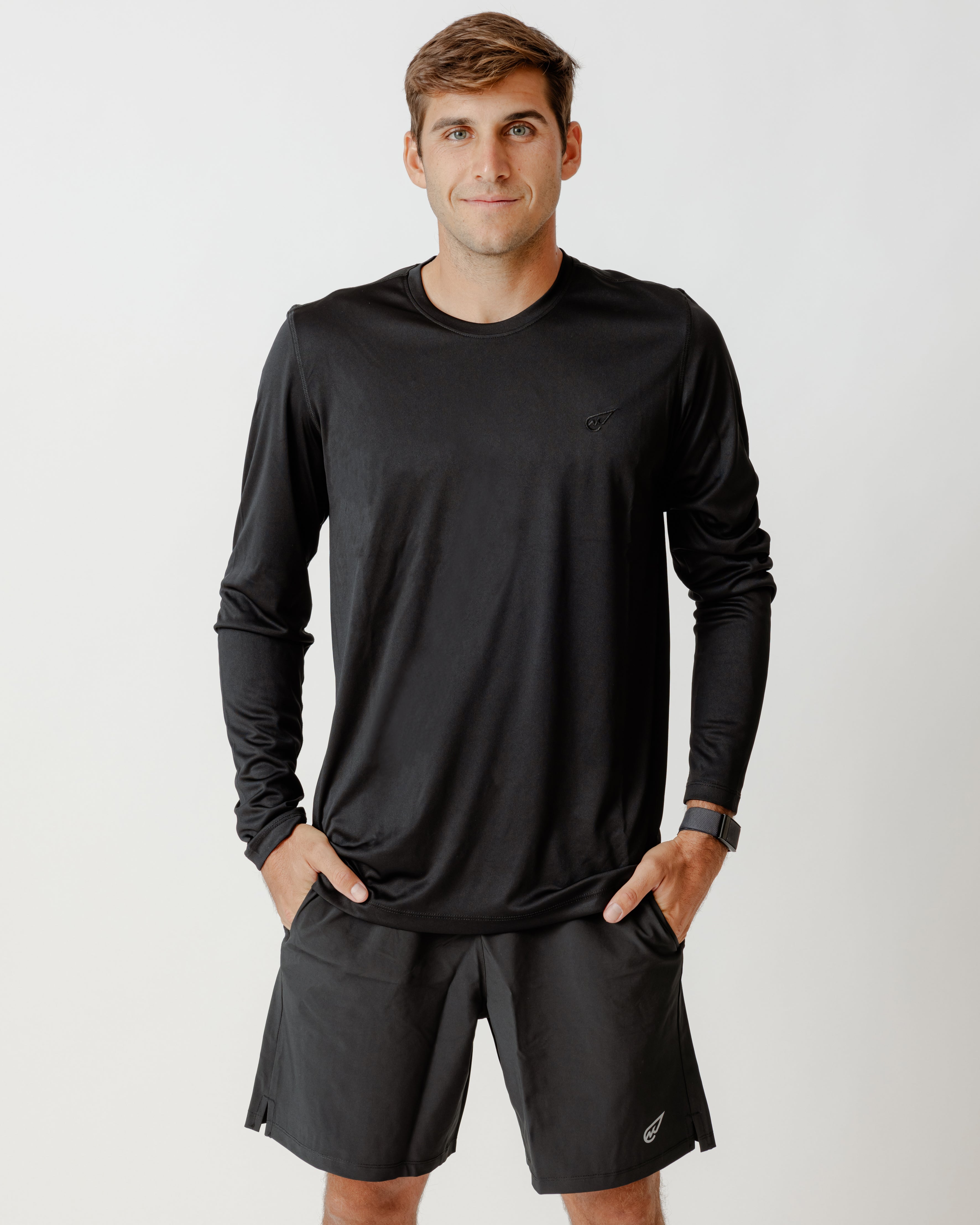 تي شيرت مطرز بأكمام طويلة