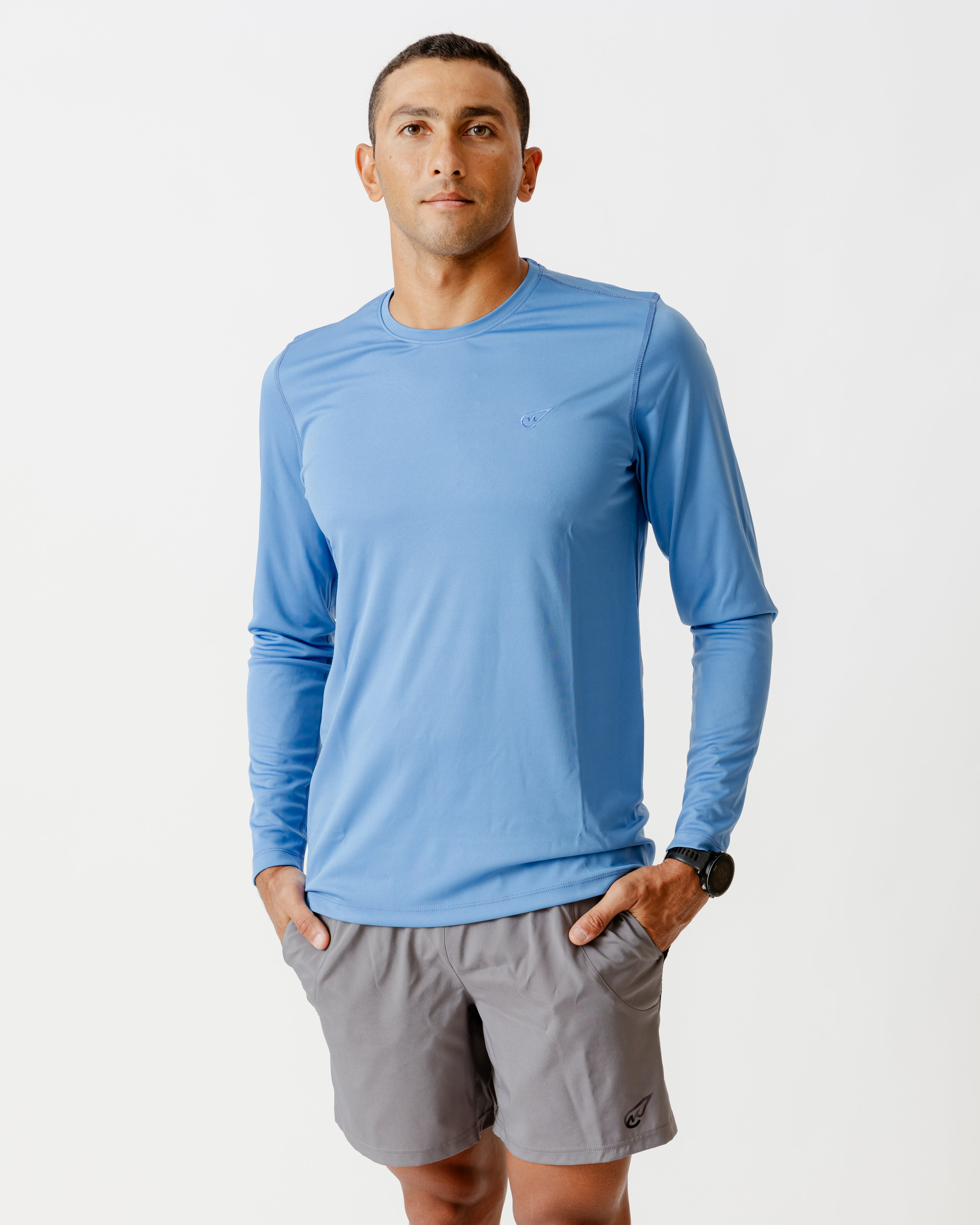 تي شيرت مطرز بأكمام طويلة