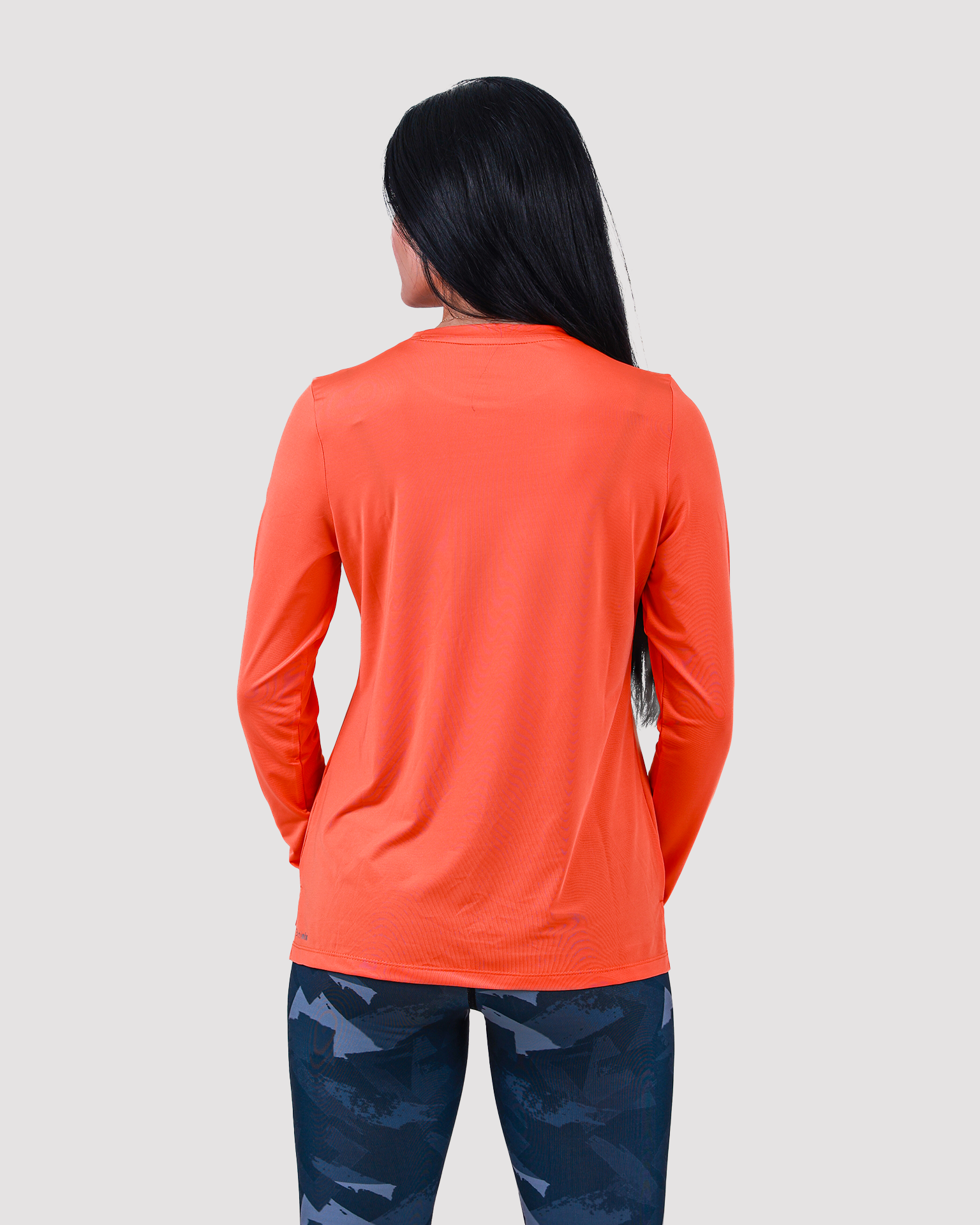Endure Essentials بأكمام طويلة