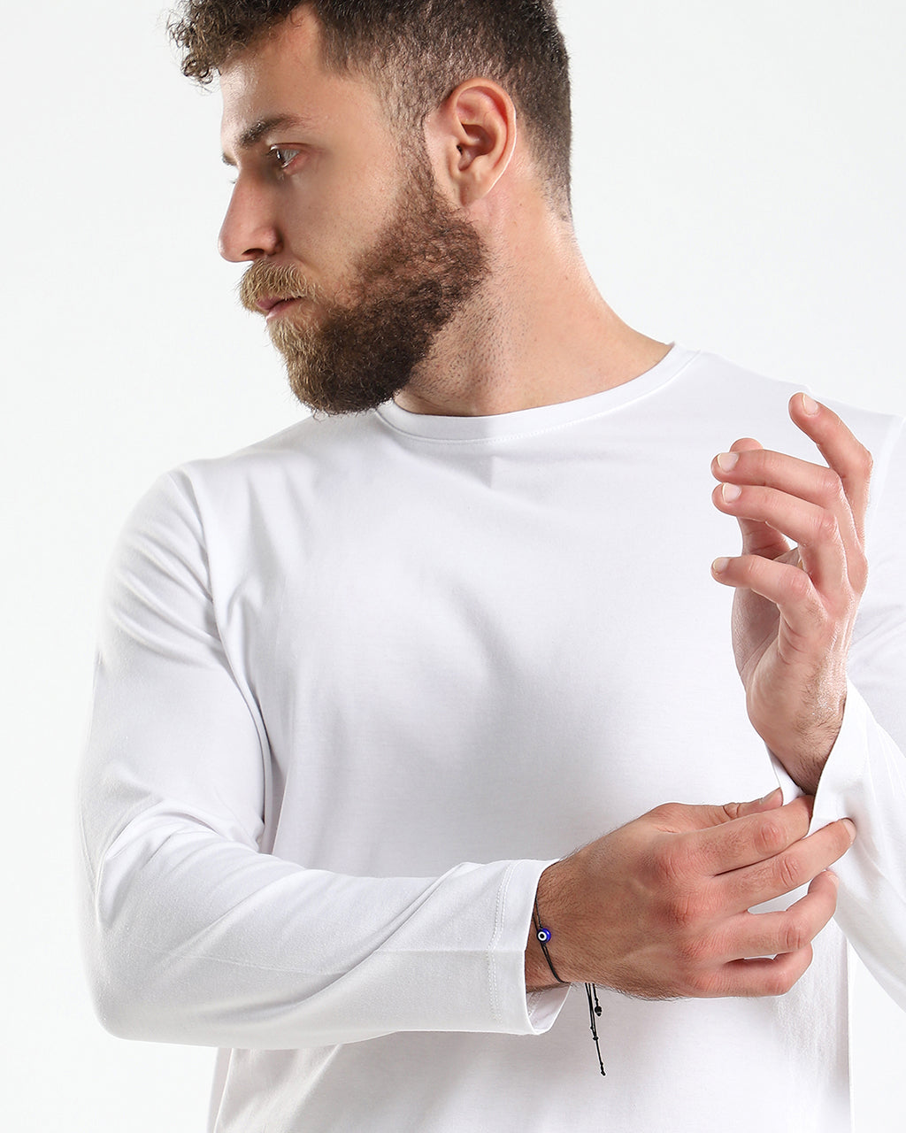 قميص قطني برقبة دائرية وأكمام طويلة