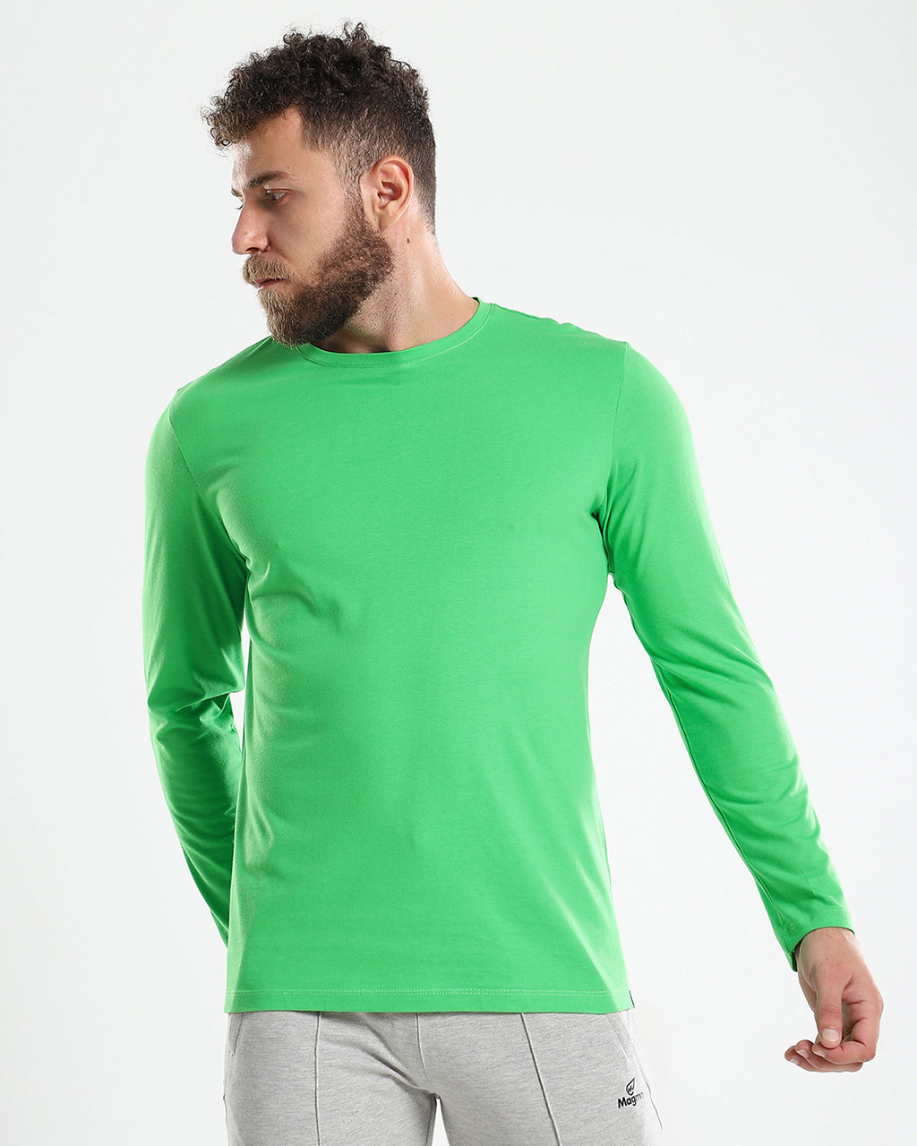 قميص قطني برقبة دائرية وأكمام طويلة