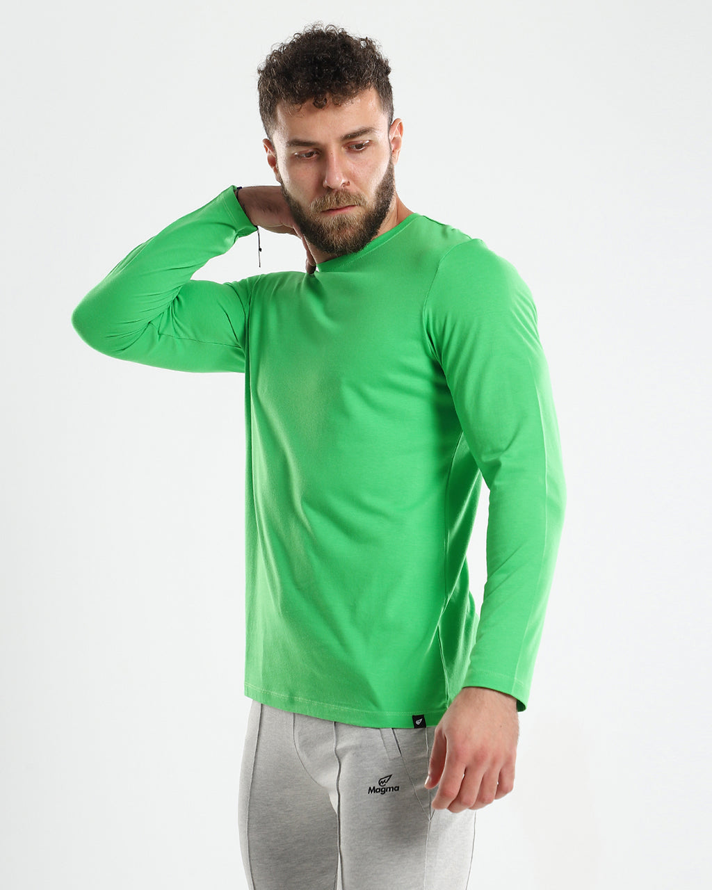 قميص قطني برقبة دائرية وأكمام طويلة