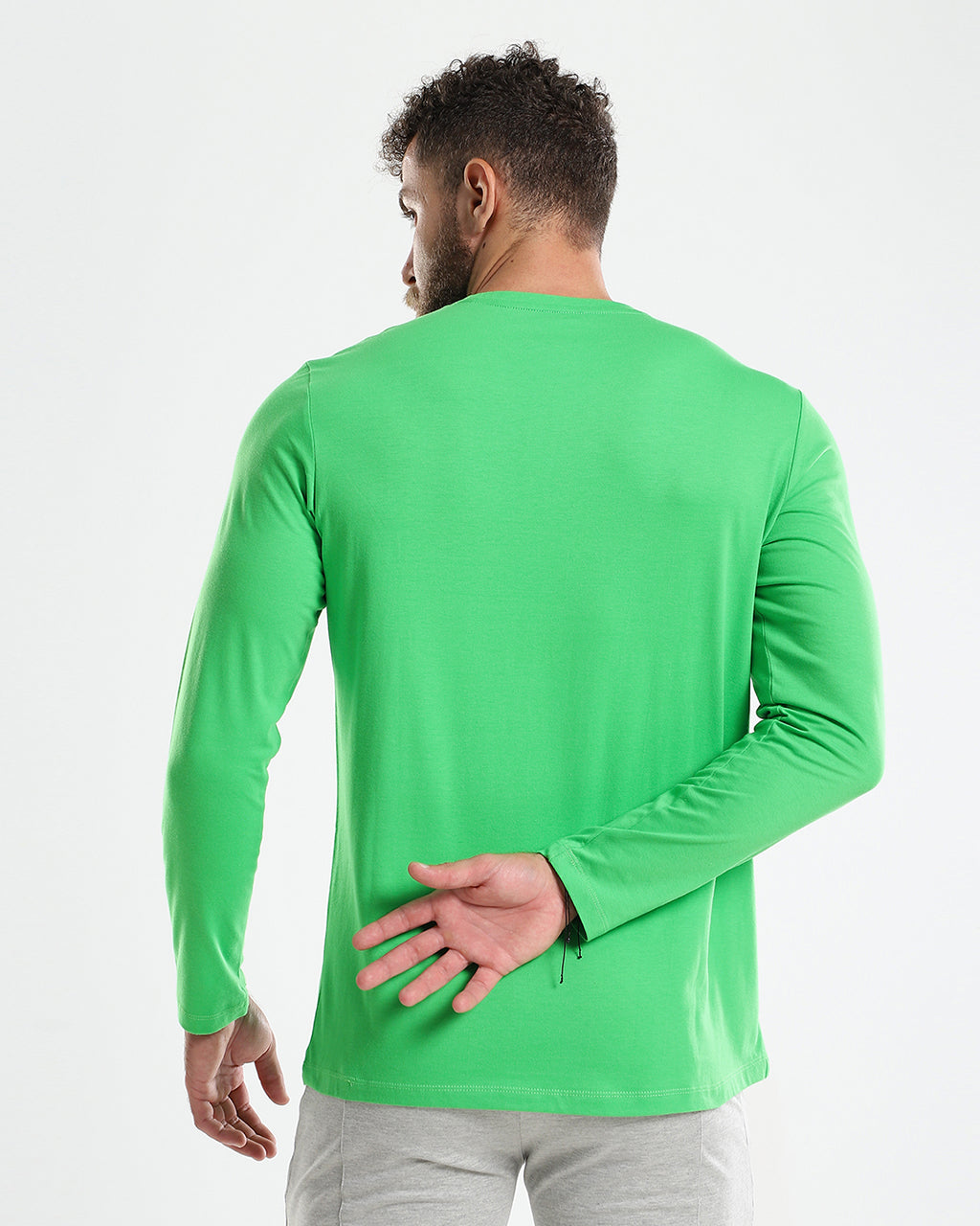 قميص قطني برقبة دائرية وأكمام طويلة