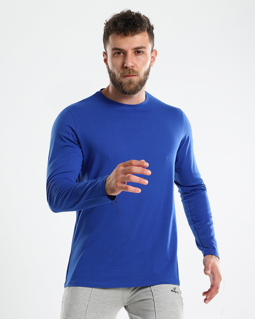 قميص قطني برقبة دائرية وأكمام طويلة