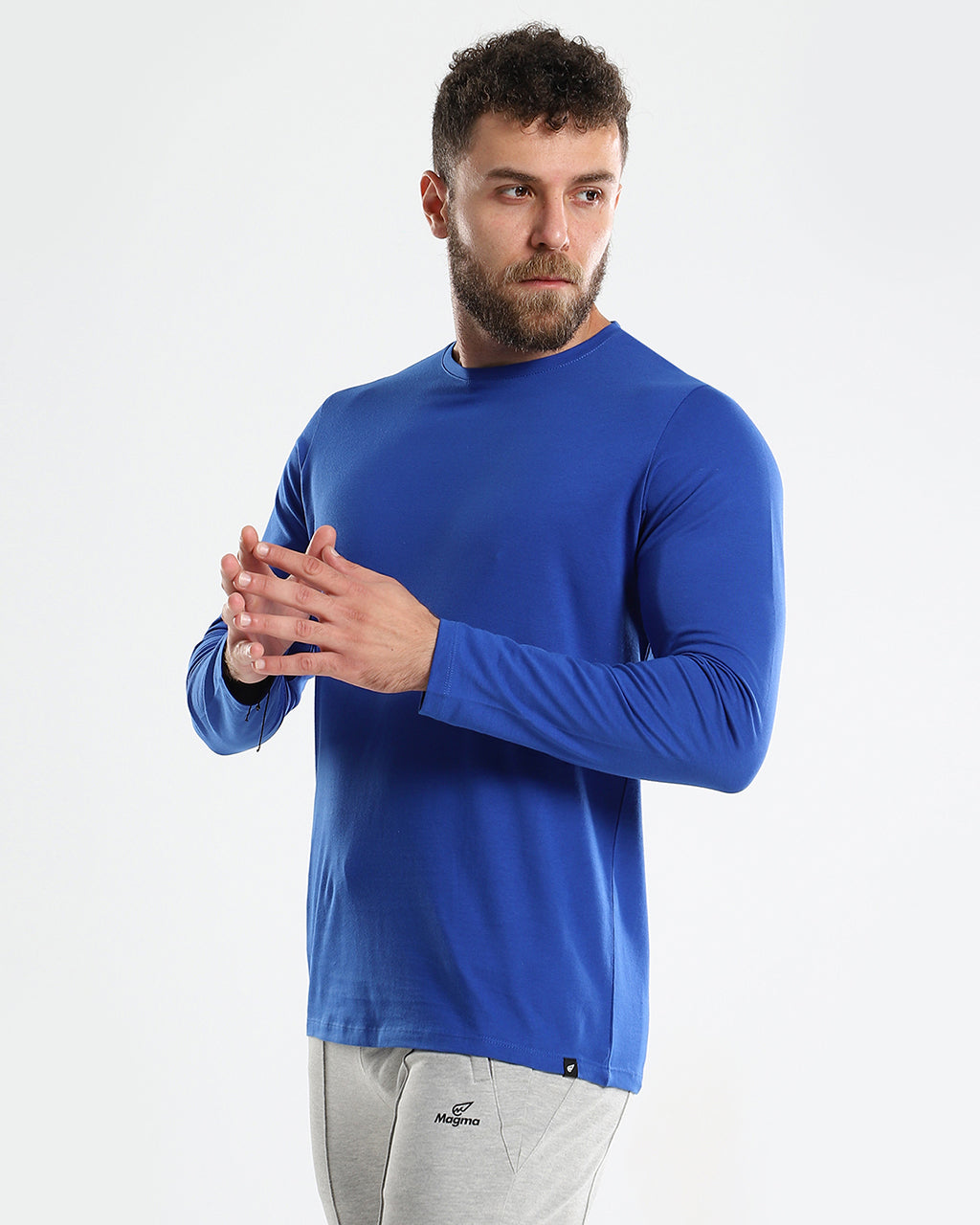 قميص قطني برقبة دائرية وأكمام طويلة