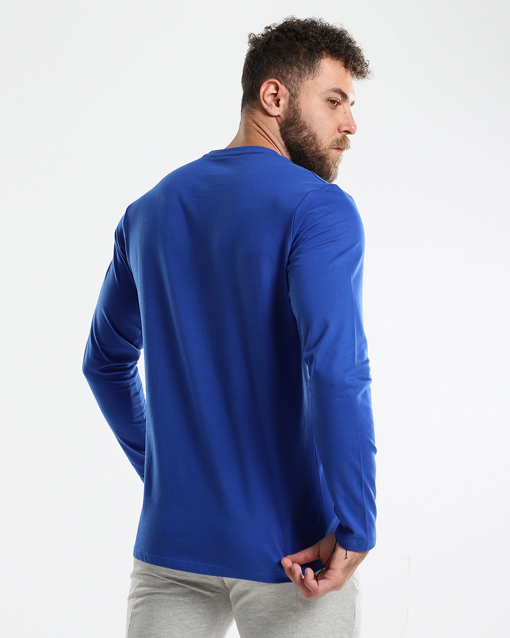 قميص قطني برقبة دائرية وأكمام طويلة