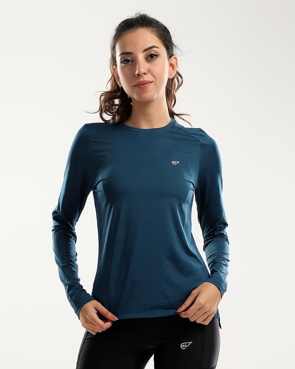 Endure Essentials بأكمام طويلة