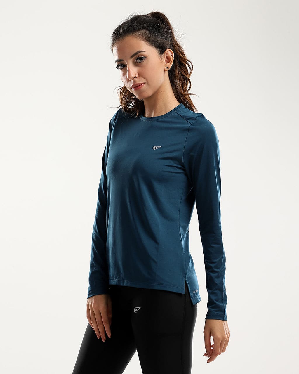 Endure Essentials بأكمام طويلة