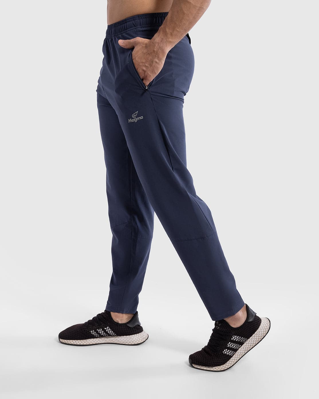 بنطال رياضي أساسي بقصّة عادية